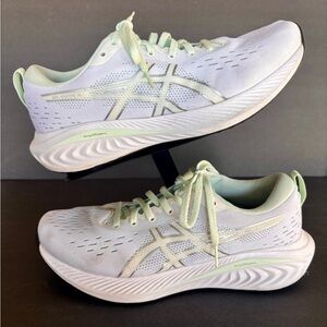 Asics Gel-Excite 10 running shoe in a white and light green women’s size 10